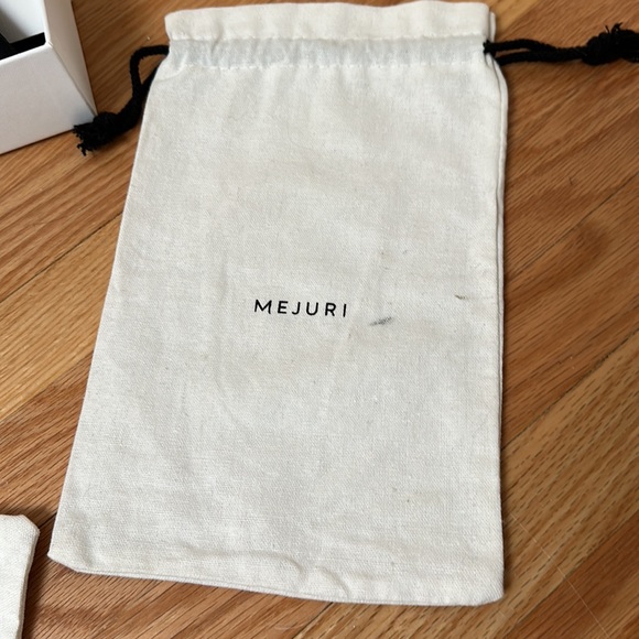 Mejuri boxes (3) black pouches (3) and dust bags (2) - Picture 3 of 4